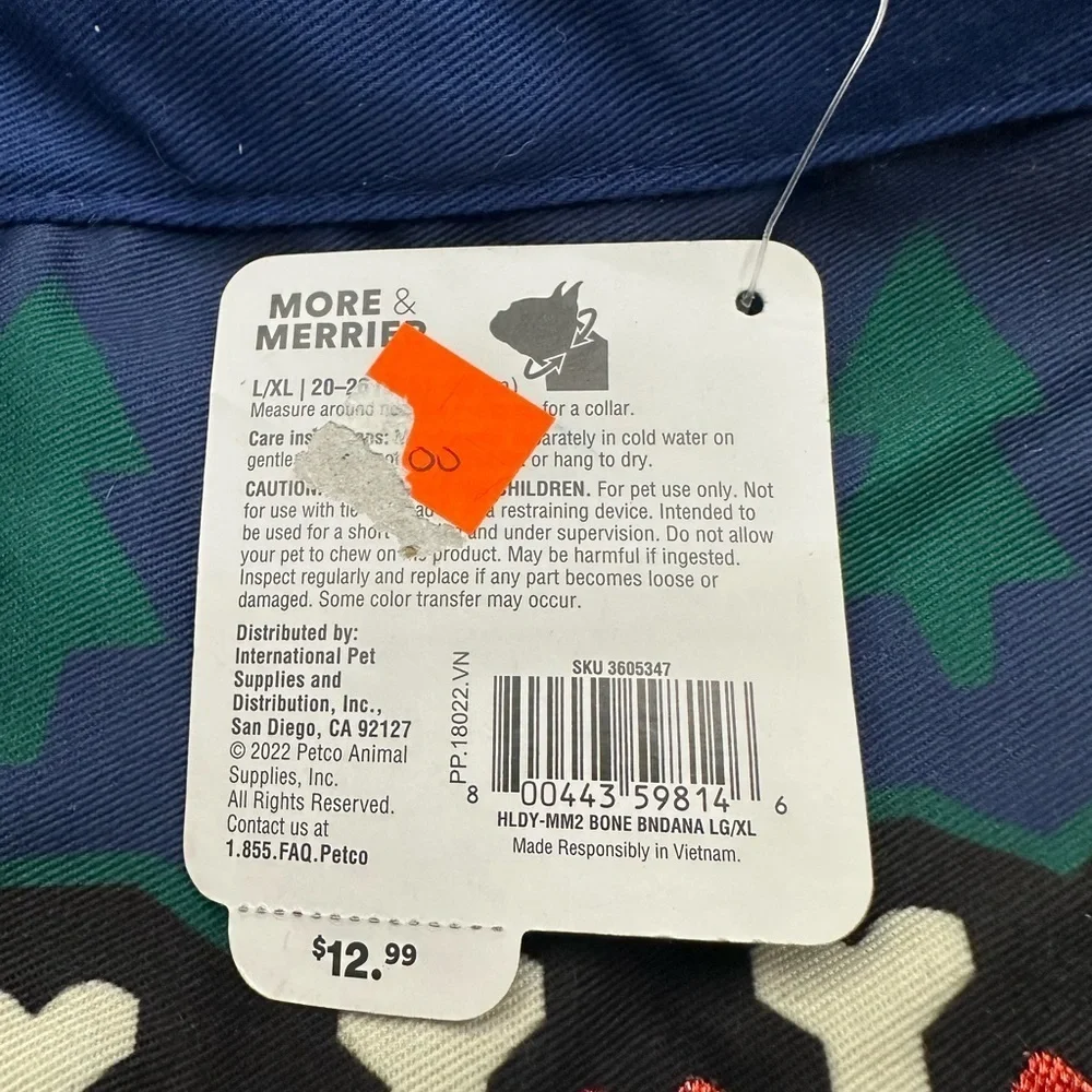 🩷5/$10 Festive Dog Bandana with Trees and Bones